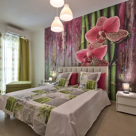 First Class Chezli By G&g Apartman Birżebbuġa