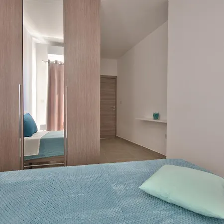First Class Chezli By G&g Apartment *