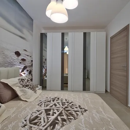 First Class Chezli By G&g Apartment Birżebbuġa